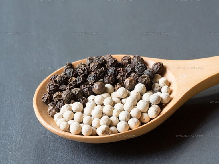 White or Black Pepper: Know the Flavor Distinctions