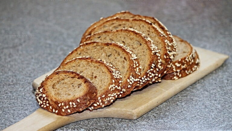 What Does Rye Bread Taste Like? A Flavor Journey Worth Taking