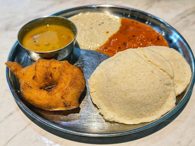 How Important Are Coconut, Curry Leaves, Mustard Seeds, and Tamarind to Southern Indian Vegetarian Flavors?