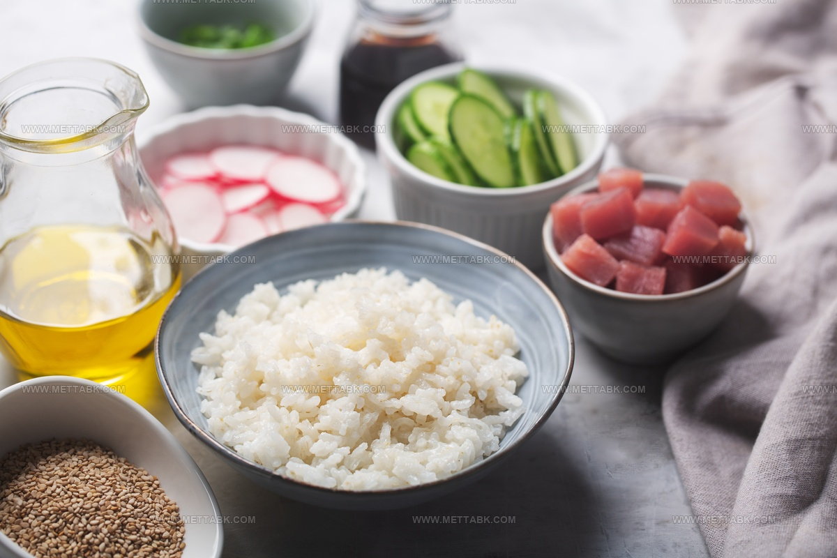 5 Rice Vinegar Replacements for Making Sushi