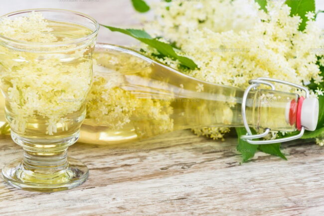 Does Alcohol Percentage Affect The Preservation Of Floral Flavor In Elderflower Liqueur Substitutes?