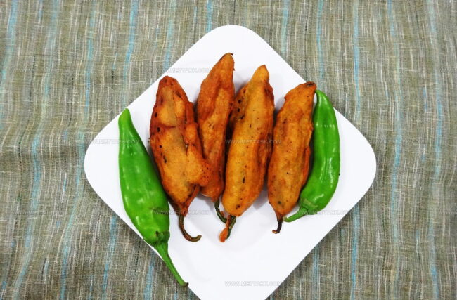 Hari Mirch Ke Pakodey
