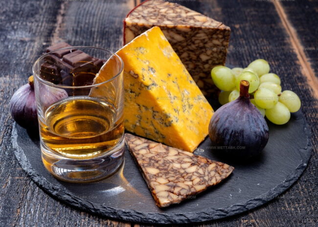 What Drinks Pair Best with Irish Cheese: Beer, Whiskey, or Wine?