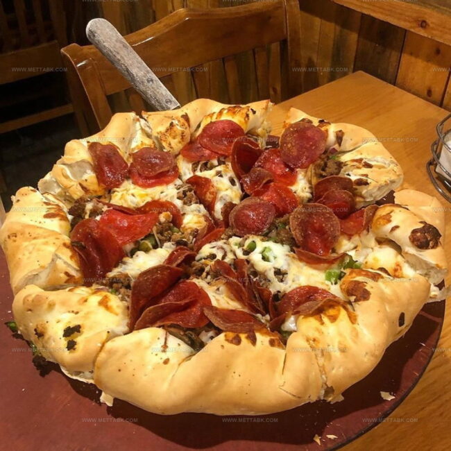 Colorado-Style Pizza
