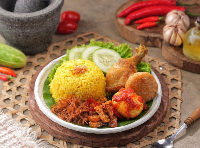 What Are the Different Types of Nasi Served Across Indonesian Regions?